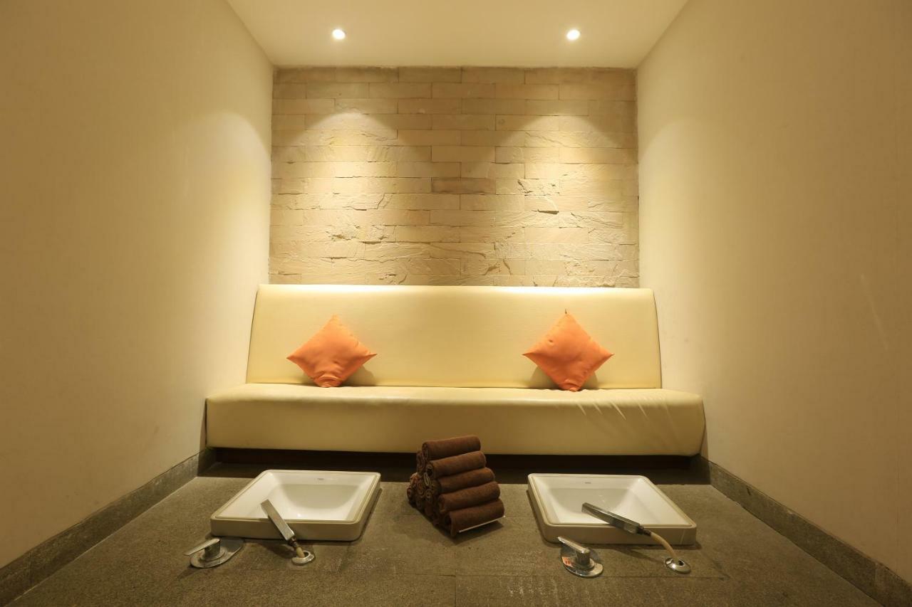The Chancery Hotel Bangalore Exterior photo
